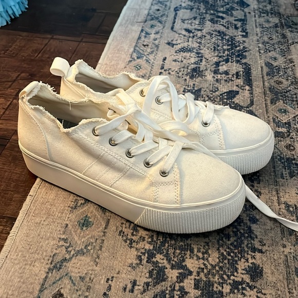 White platform sneakers - Picture 1 of 2